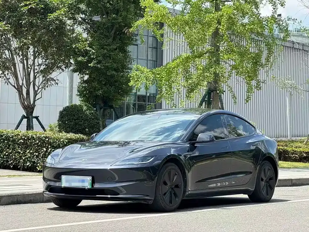 Tesla Model 3 — фото 1