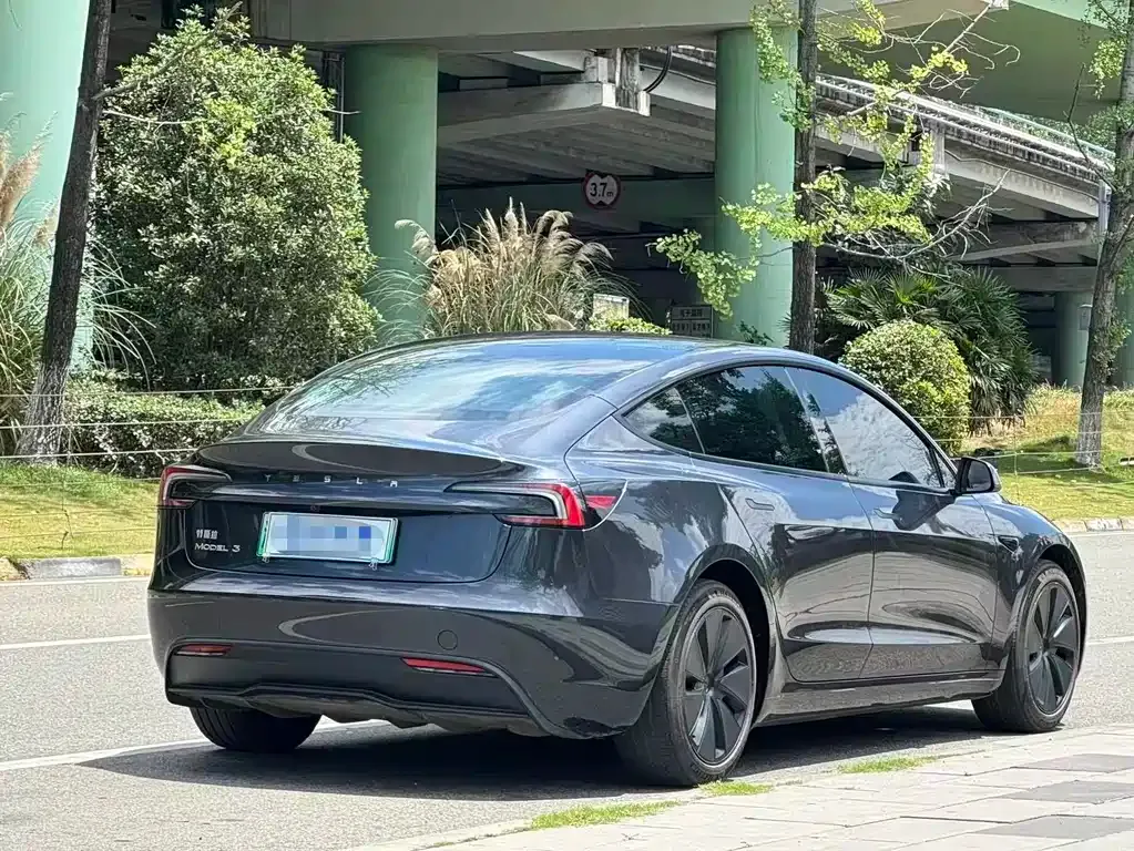 Tesla Model 3 — фото 8