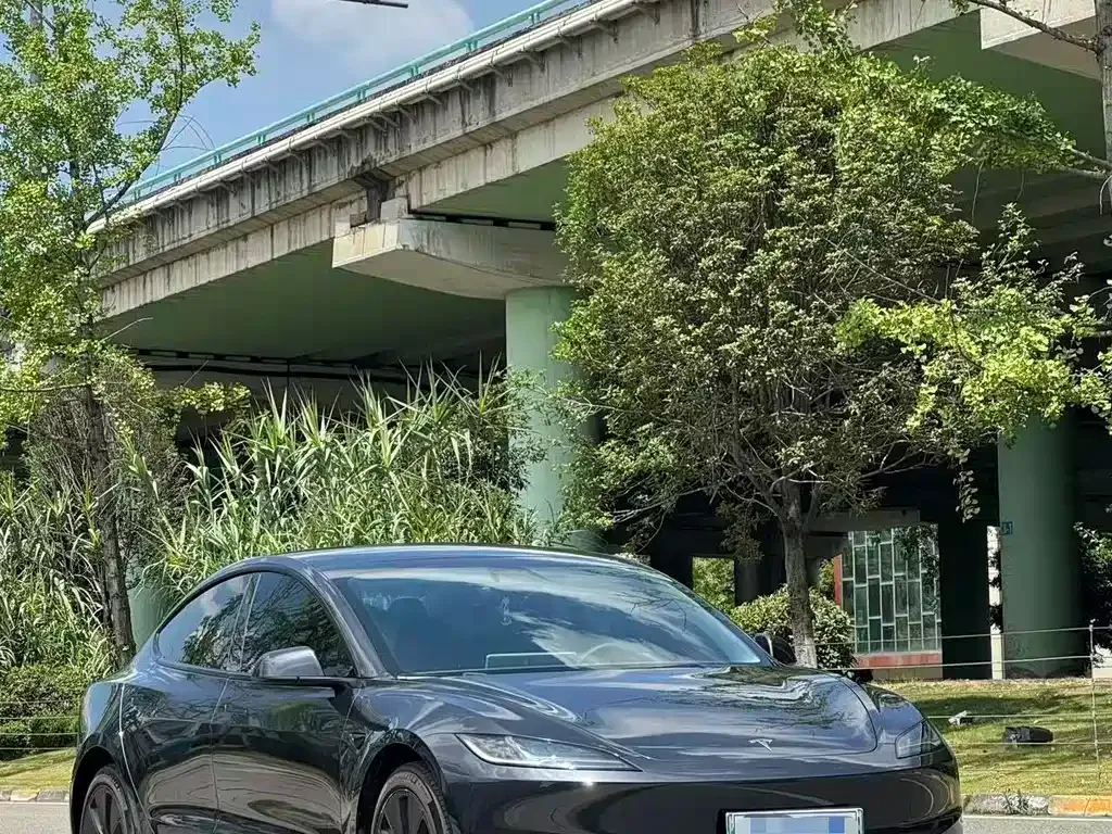 Tesla Model 3 — фото 9