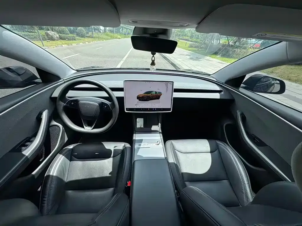 Tesla Model 3 — фото 3