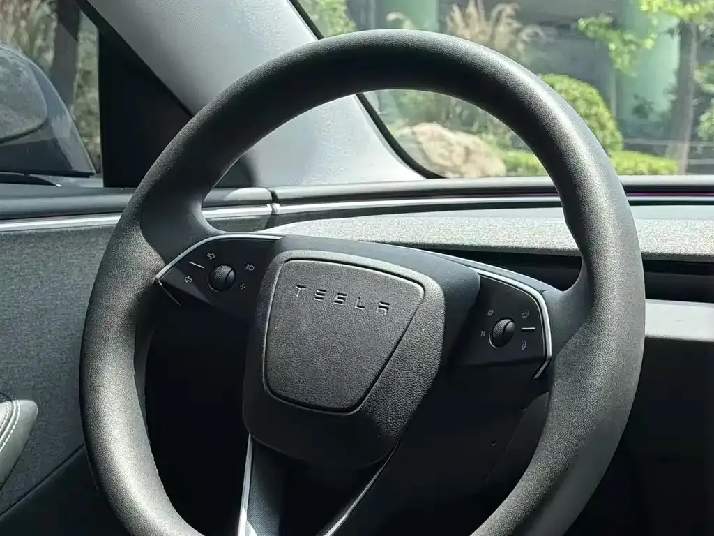 Tesla Model 3 — фото 6