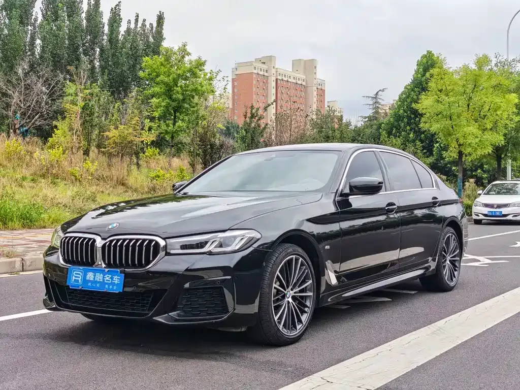 BMW 5 Series — фото 1