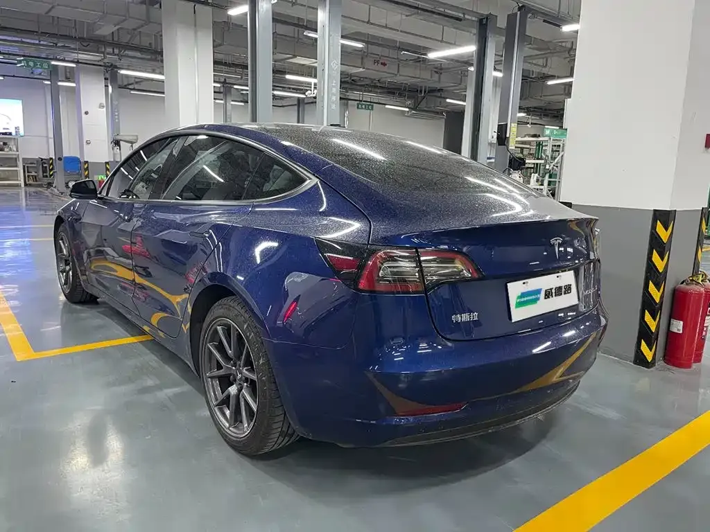 Tesla Model 3 — фото 3