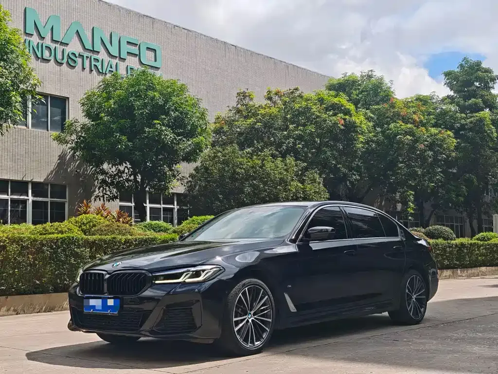 BMW 5 Series — фото 1