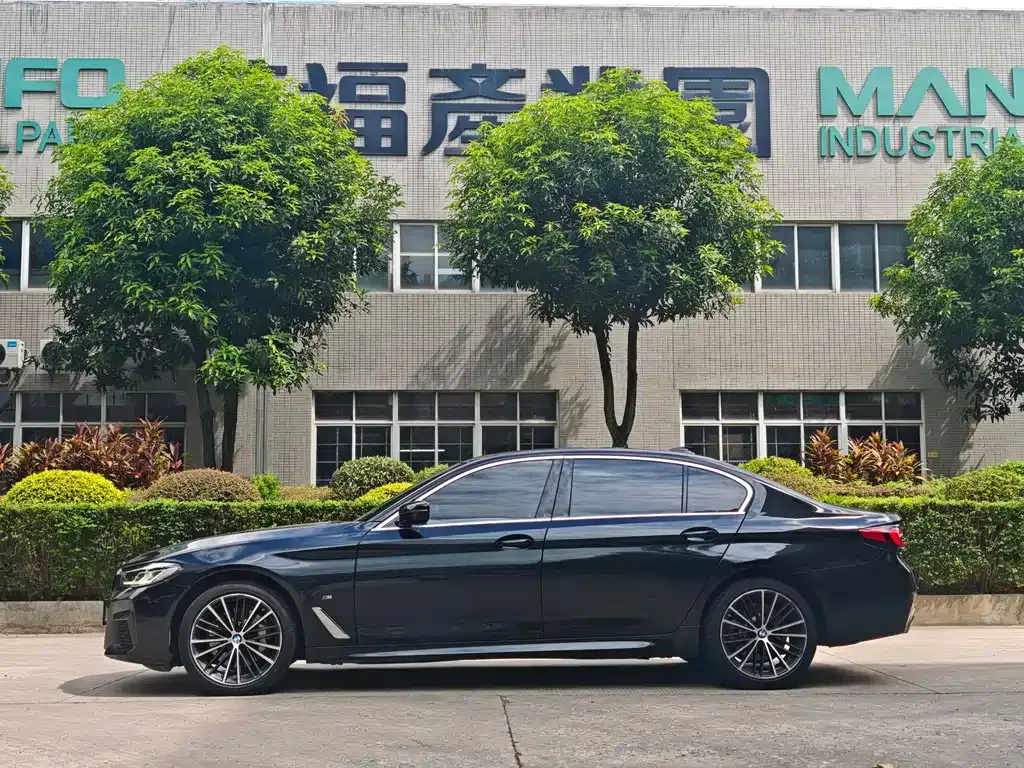 BMW 5 Series — фото 9