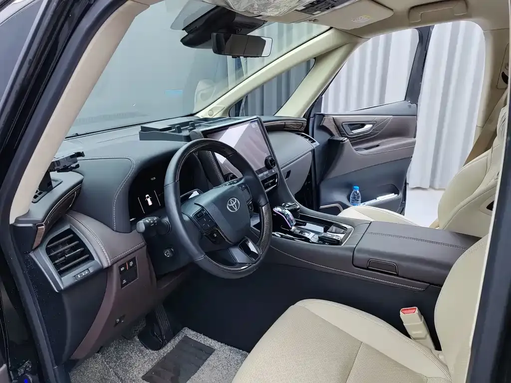 Toyota Alphard — фото 9