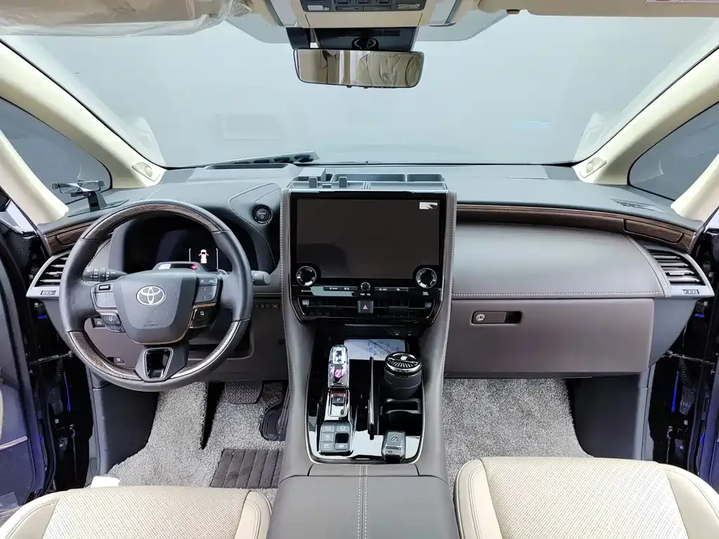 Toyota Alphard — фото 8