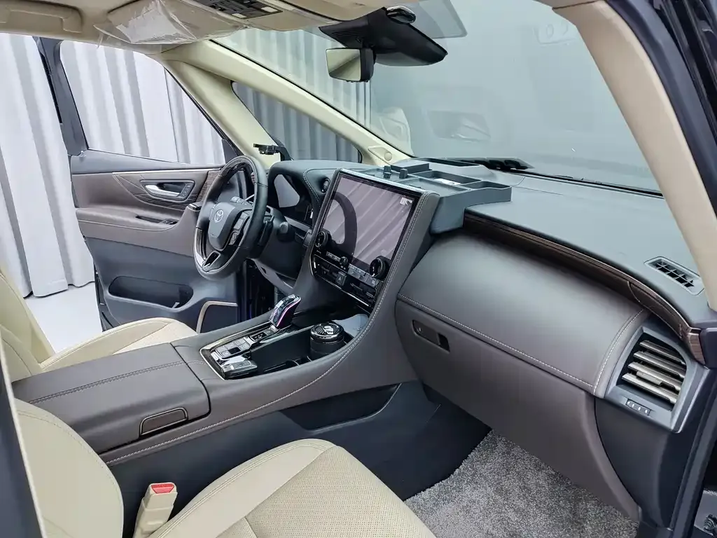 Toyota Alphard — фото 7