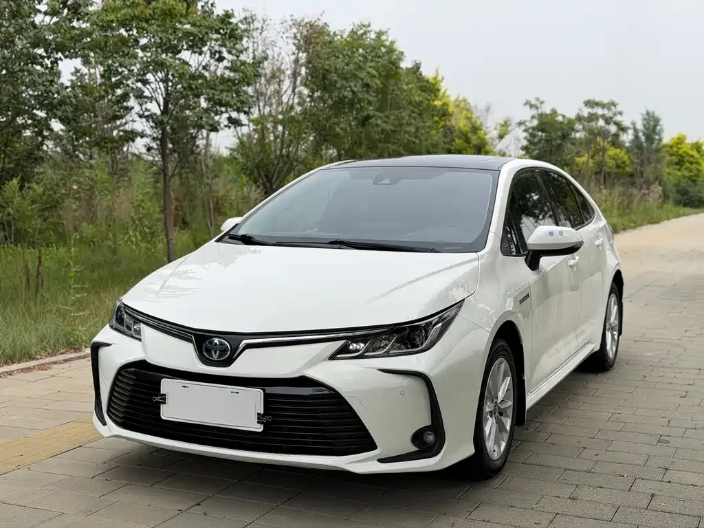 Toyota Corolla — фото 1
