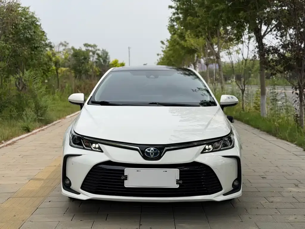 Toyota Corolla — фото 5