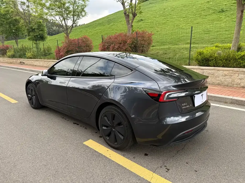 Tesla Model 3 — фото 10