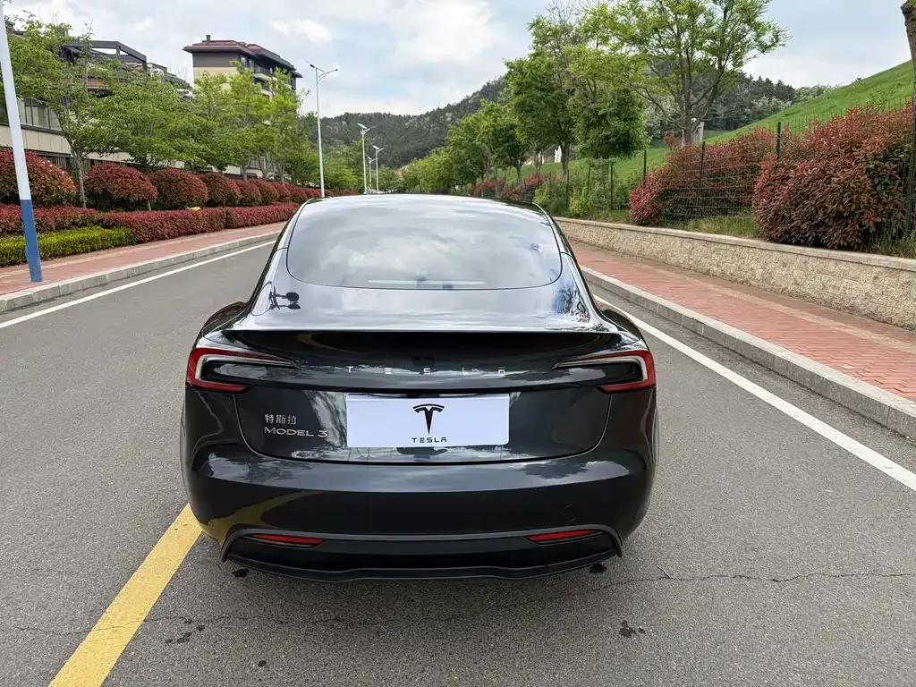 Tesla Model 3 — фото 9