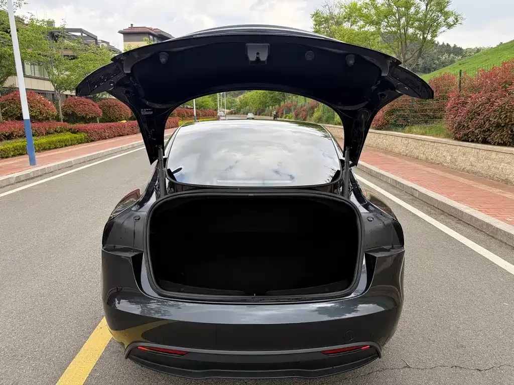 Tesla Model 3 — фото 3