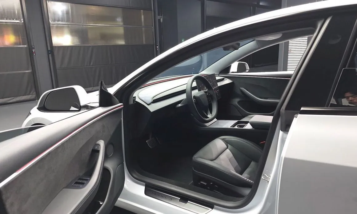 Tesla Model 3 — фото 10