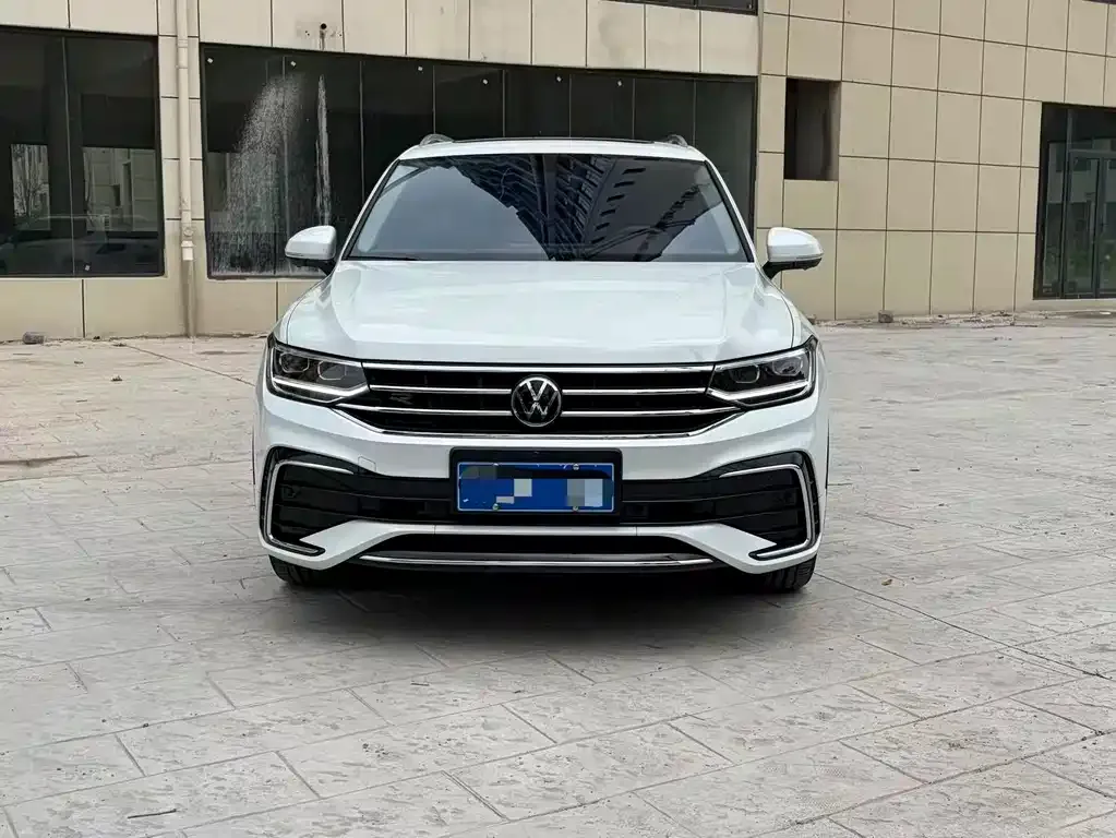 Volkswagen Tiguan L — фото 2