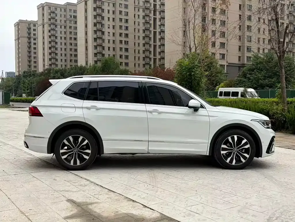 Volkswagen Tiguan L — фото 7