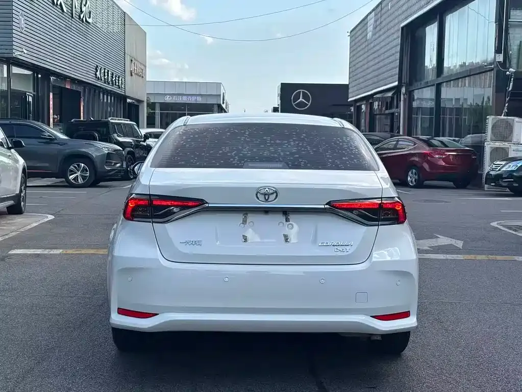 Toyota Corolla — фото 9