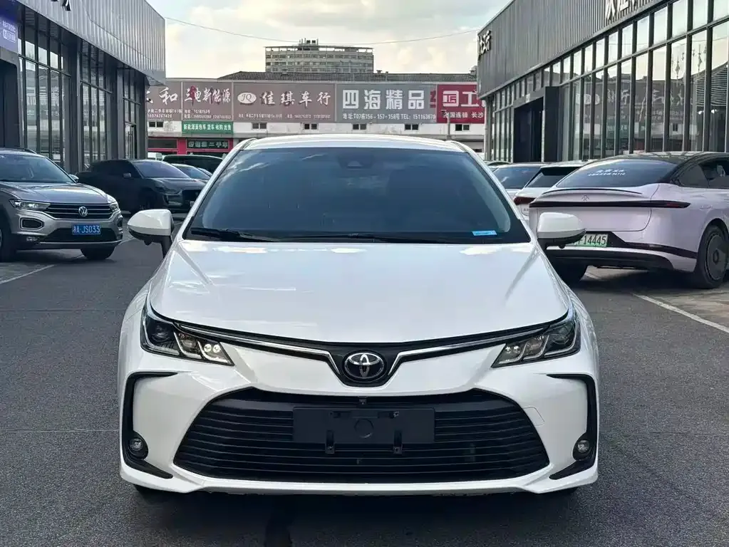 Toyota Corolla — фото 7