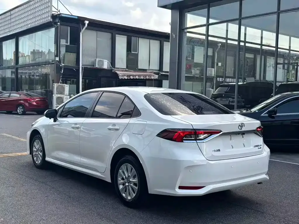 Toyota Corolla — фото 10