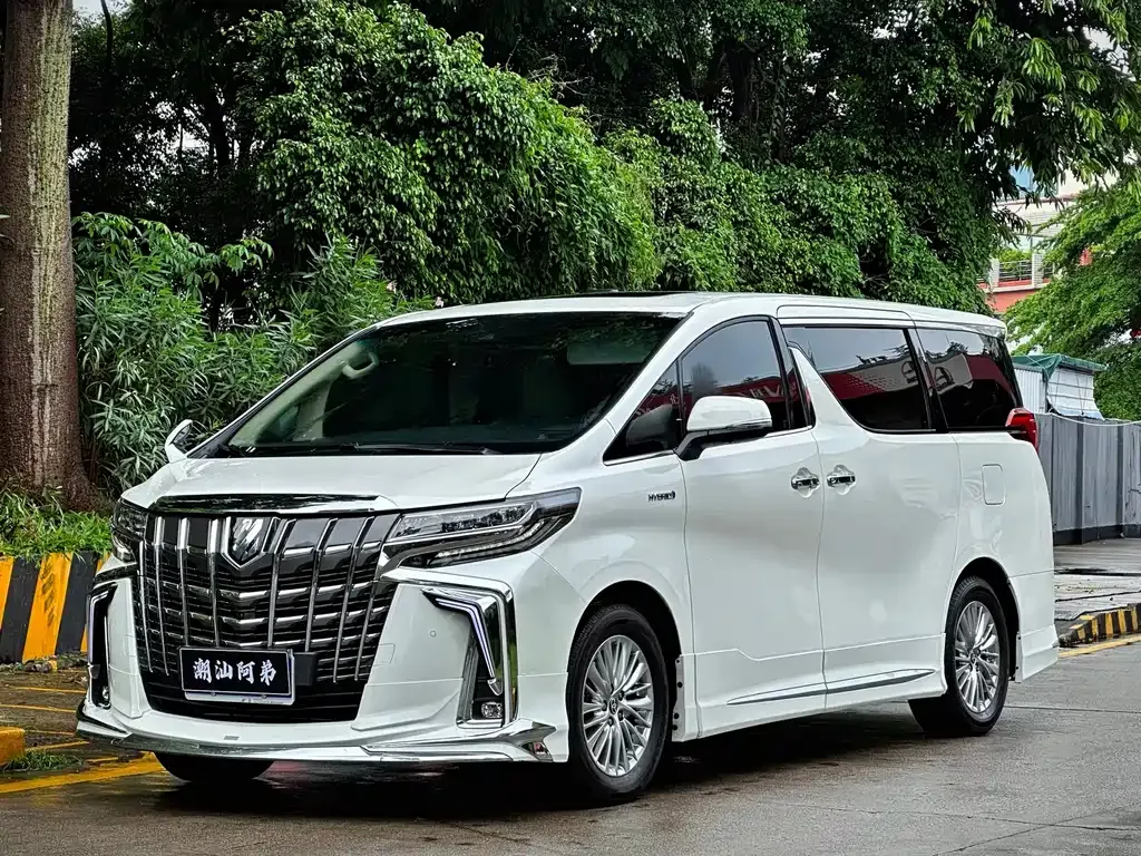 Toyota Vellfire — фото 1