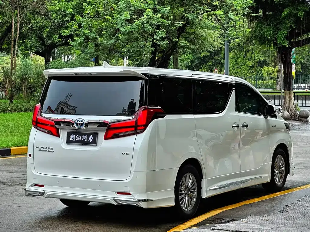 Toyota Vellfire — фото 8