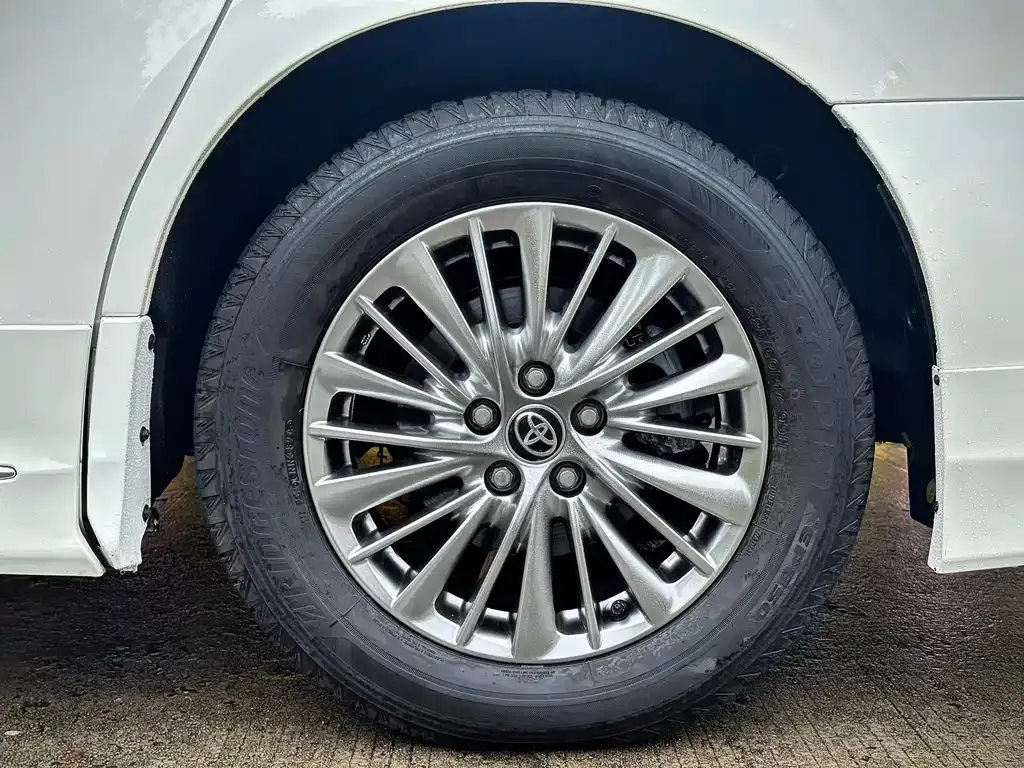 Toyota Vellfire — фото 10