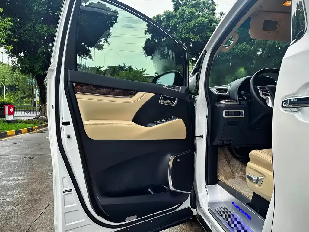 Toyota Vellfire — фото 5