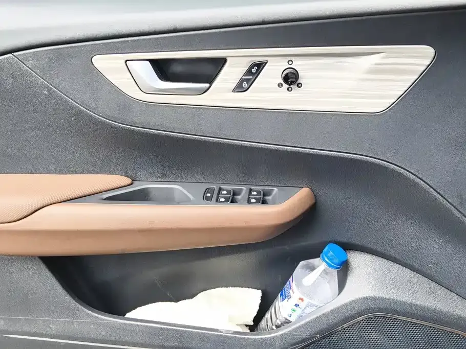 Hongqi E-QM5 — фото 3
