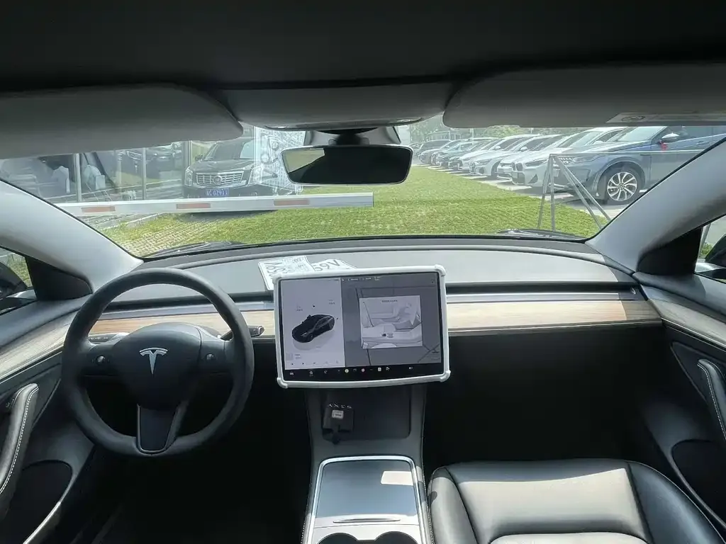 Tesla Model 3 — фото 3