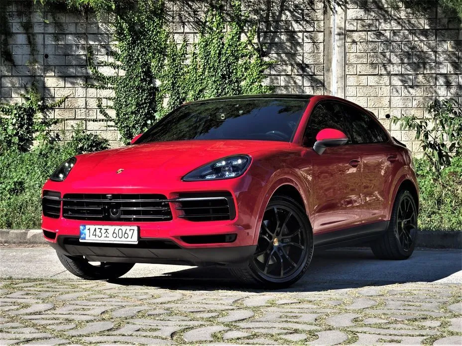 Porsche Cayenne — фото 1