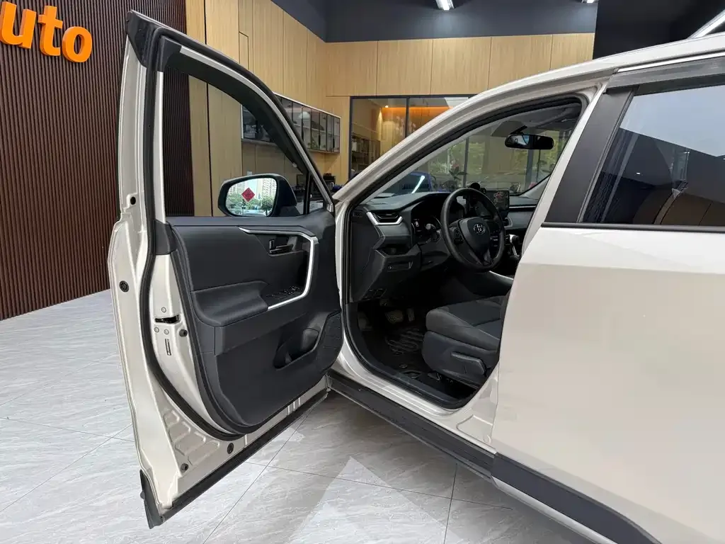 Toyota Wildlander 2024 из CN, фото 3