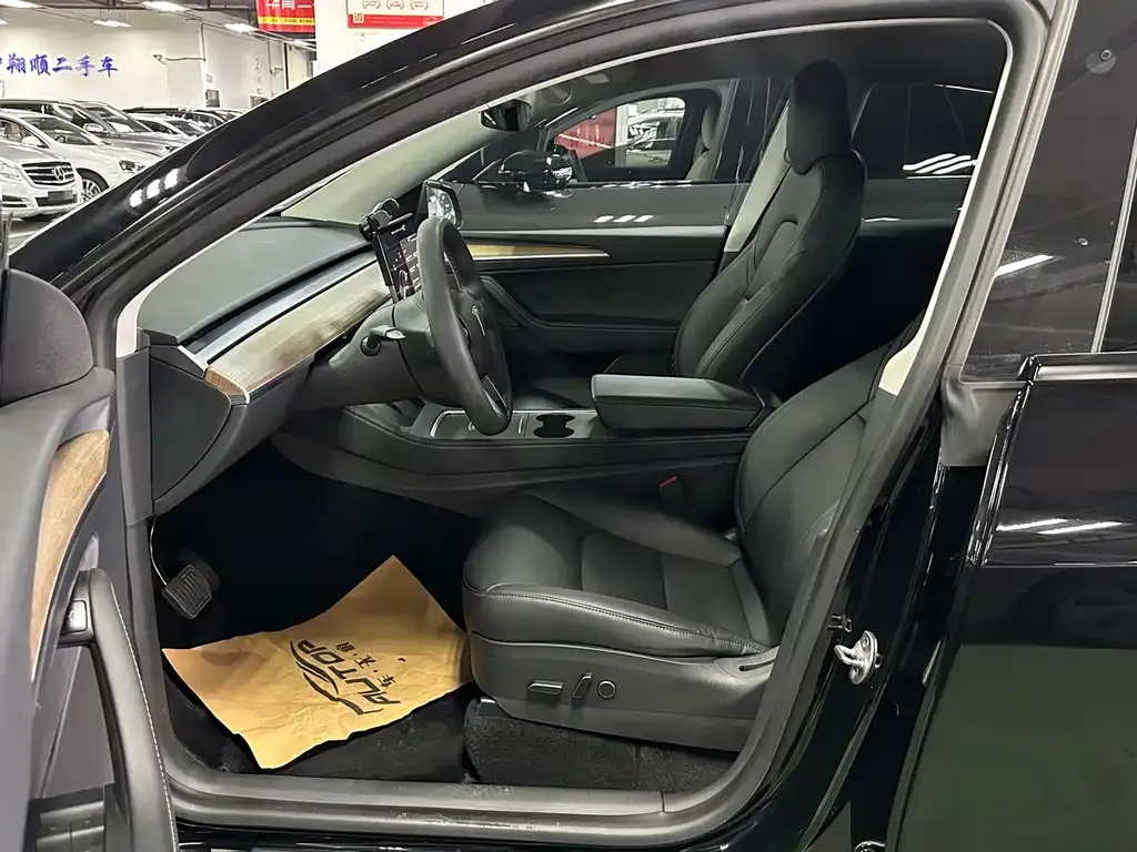 Tesla Model Y — фото 4
