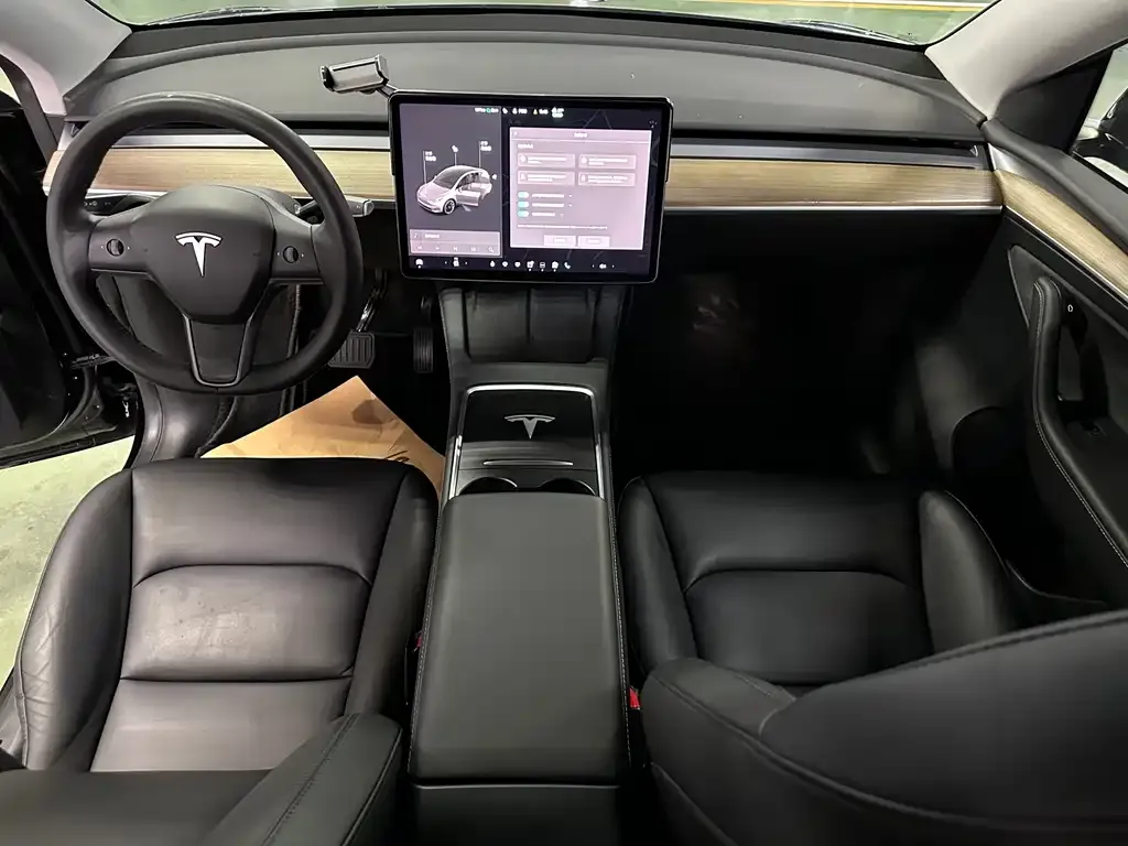 Tesla Model Y — фото 6