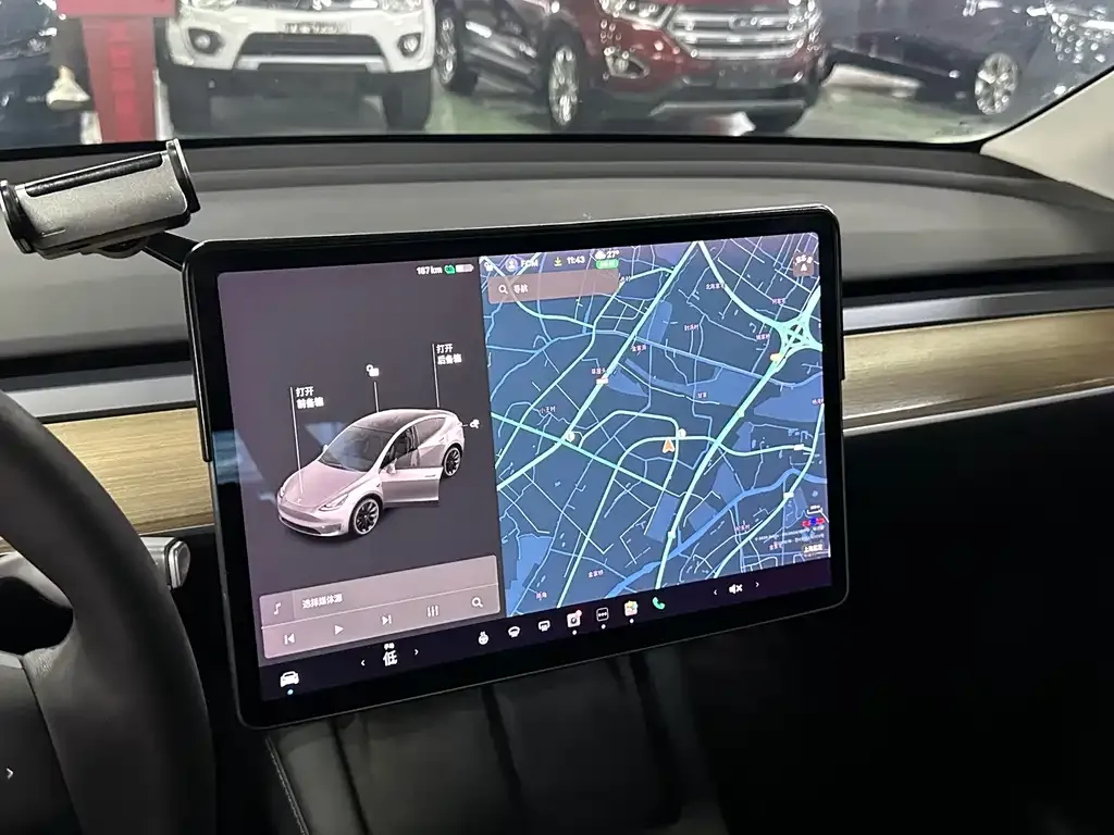 Tesla Model Y — фото 3