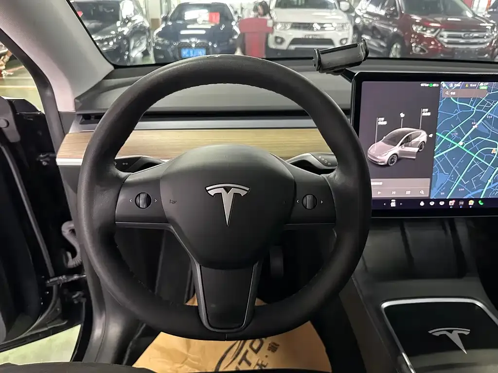 Tesla Model Y — фото 5