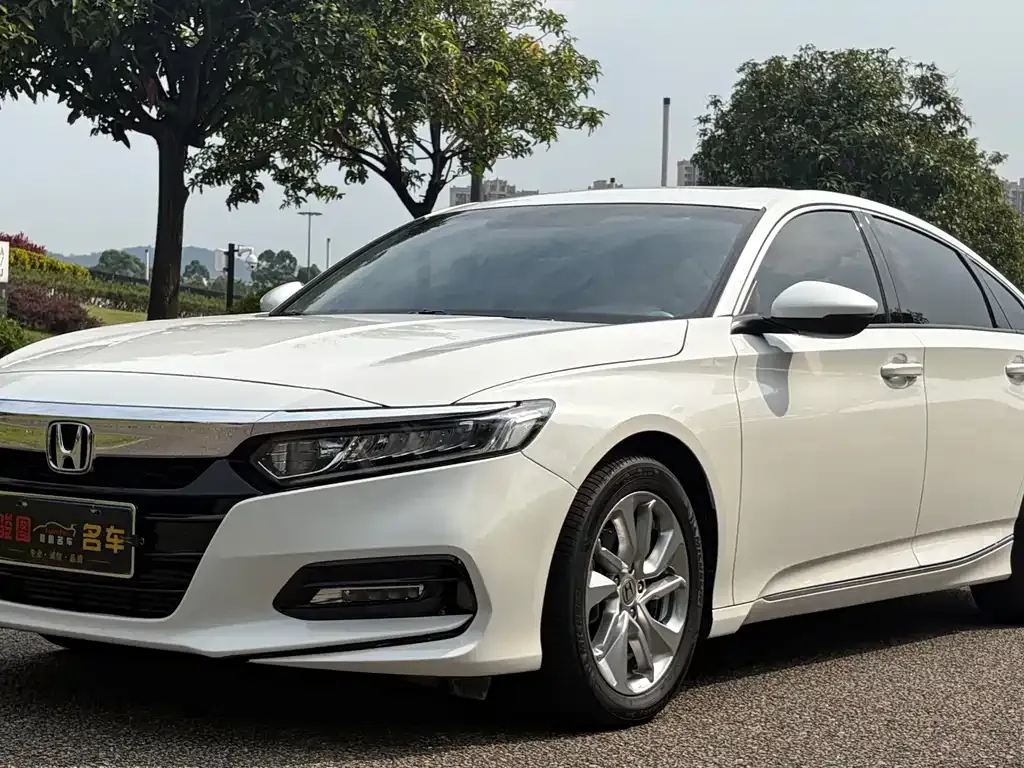 Honda Accord — фото 1