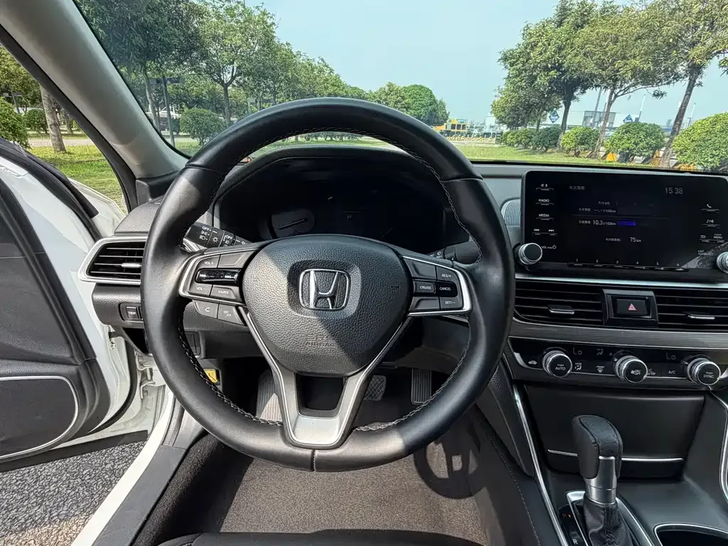 Honda Accord — фото 7