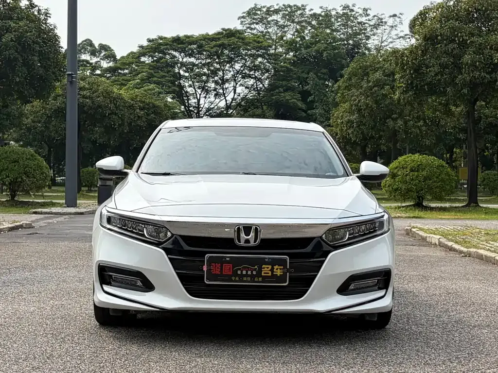 Honda Accord — фото 9