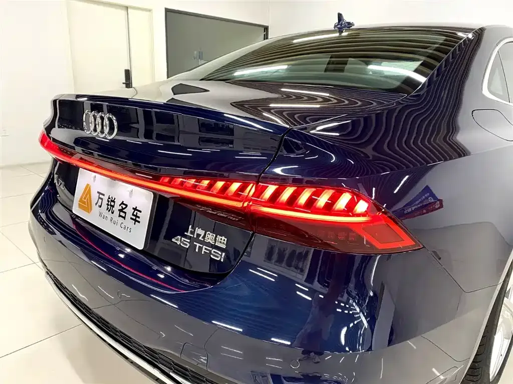Audi A7L — фото 10
