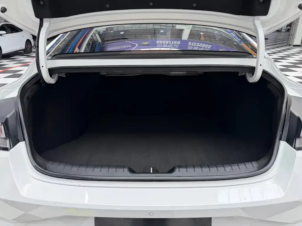 Hyundai Elantra — фото 3