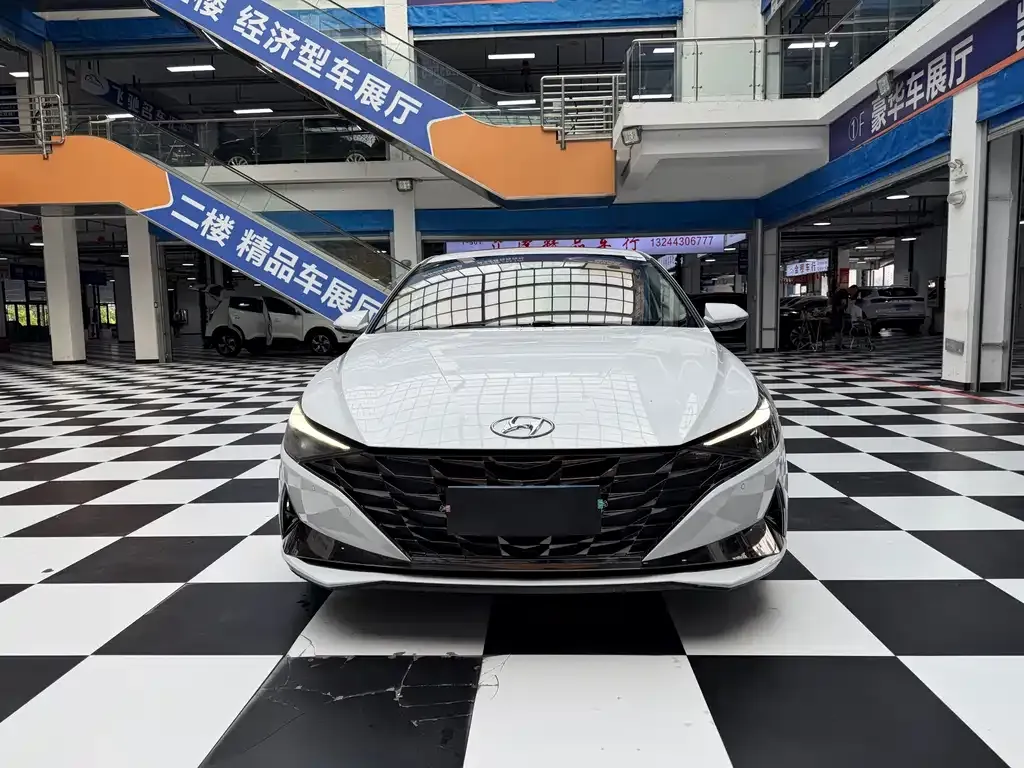 Hyundai Elantra — фото 7