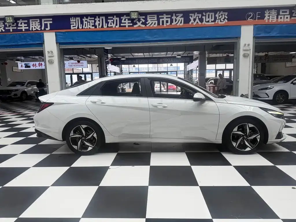 Hyundai Elantra — фото 2