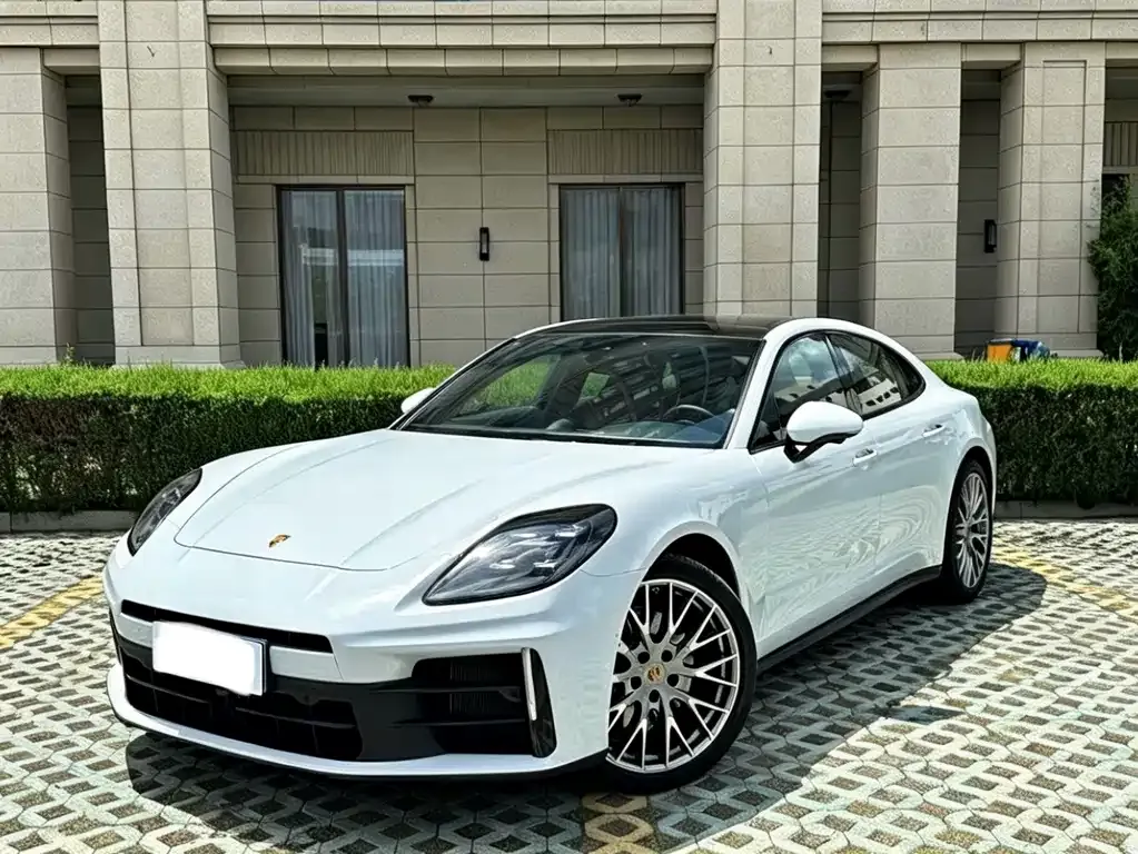 Porsche Panamera — фото 1
