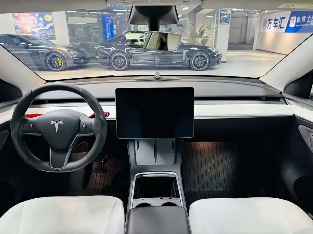 Tesla Model Y — фото 6