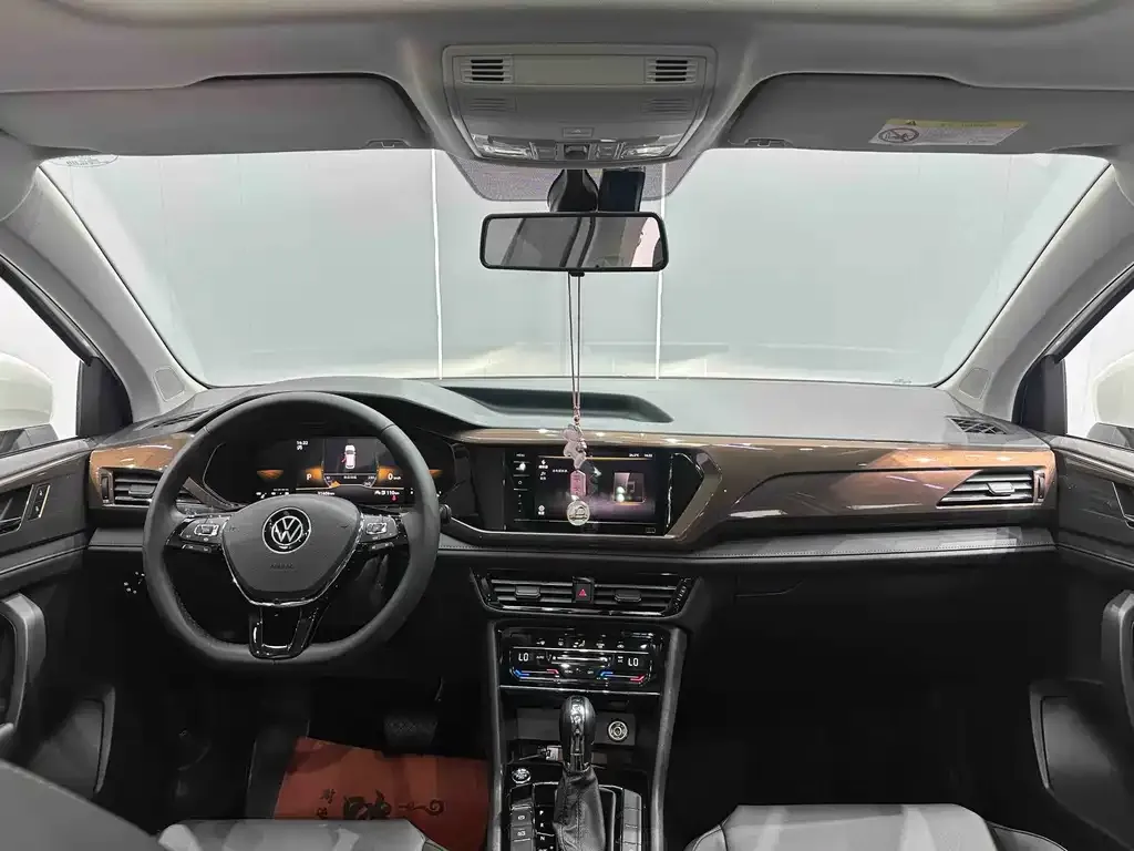 Volkswagen Tharu — фото 2