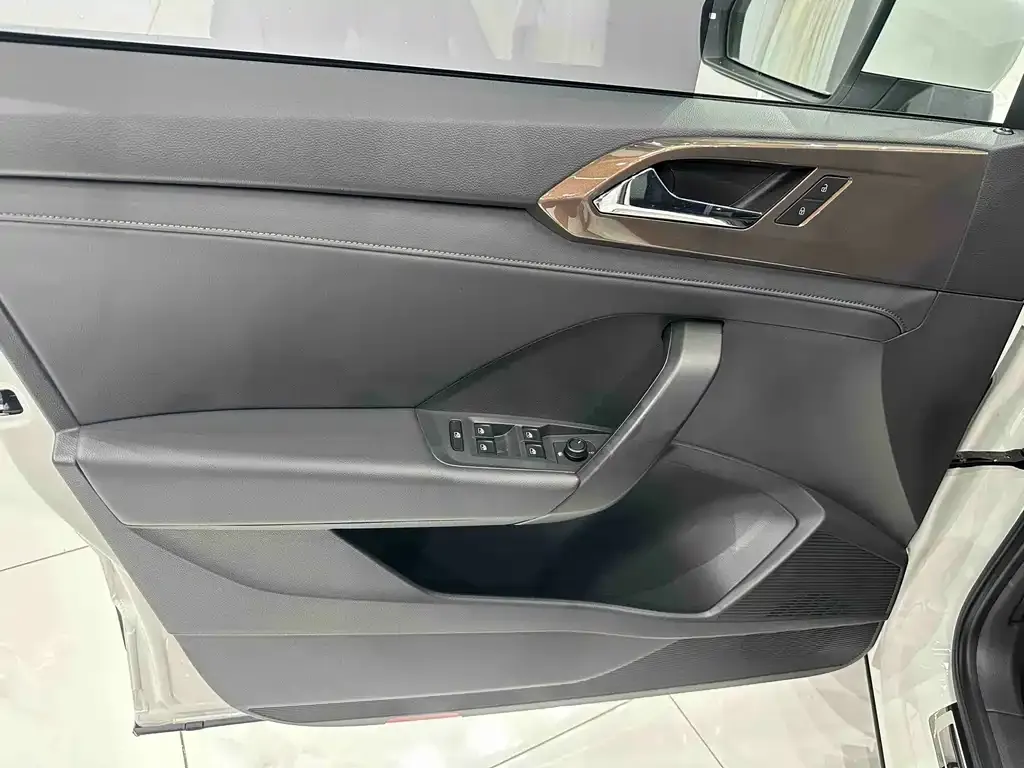 Volkswagen Tharu — фото 8