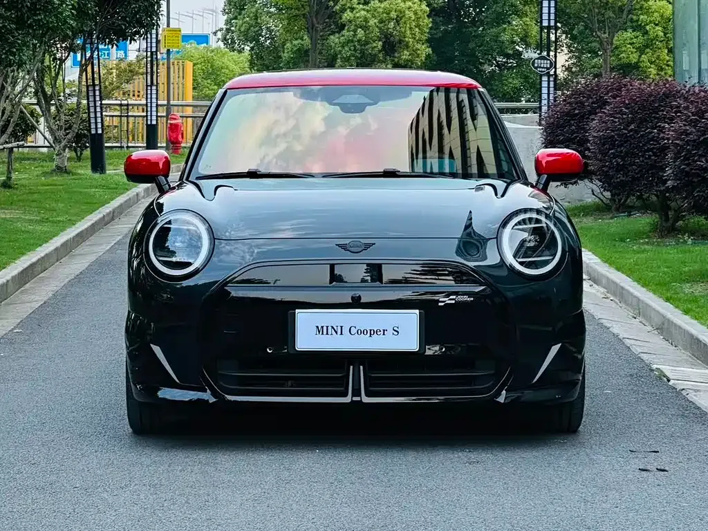 MINI Cooper EV 2024 из CN, фото 2