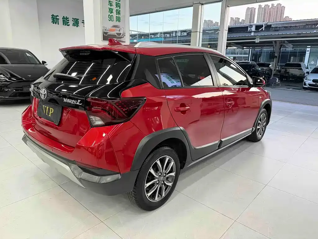 Toyota Yaris L — фото 10