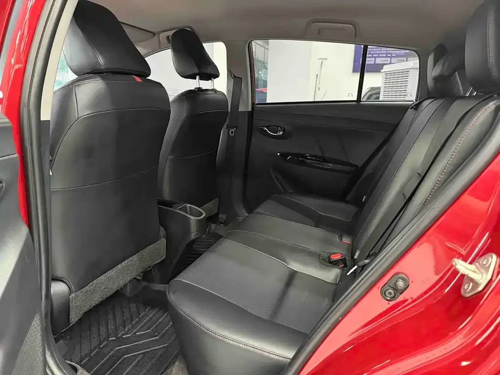 Toyota Yaris L — фото 8