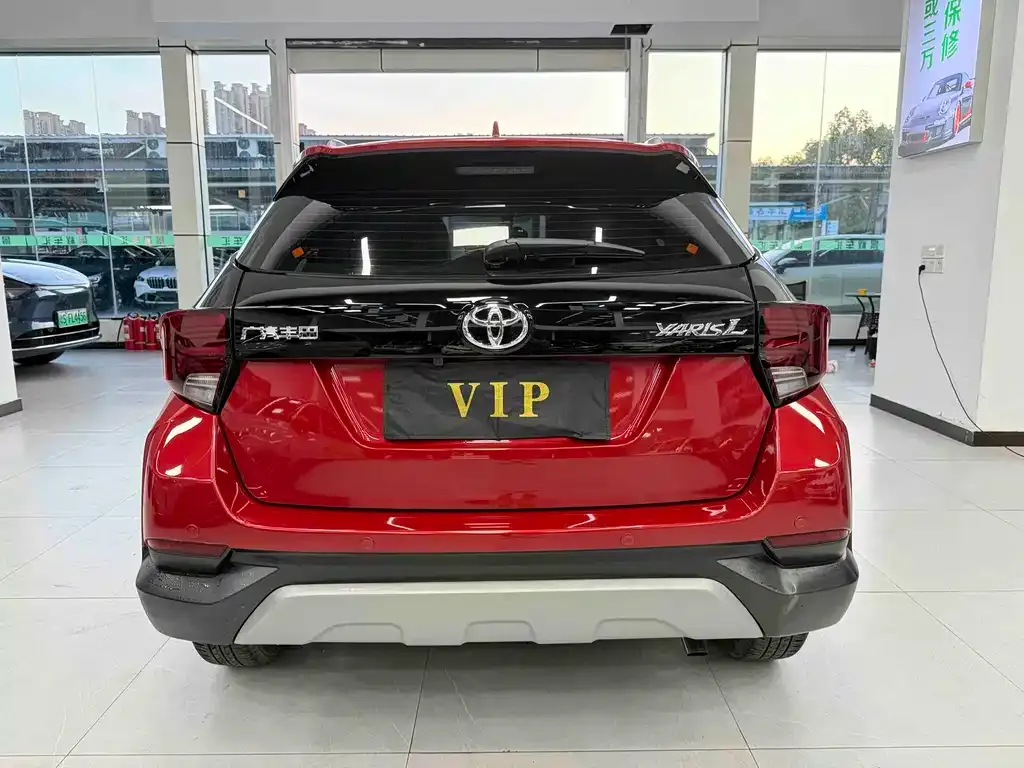 Toyota Yaris L — фото 4
